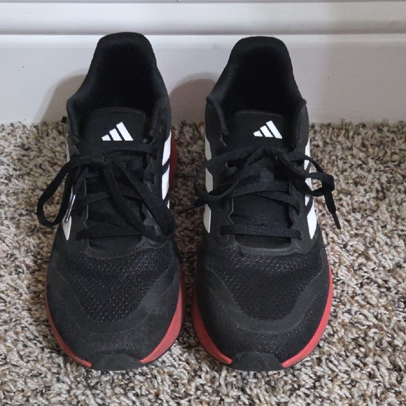 Adidas Black and Red Athletic Court Shoes Cloudform Men's Boys 7 Like New - Picture 1 of 3